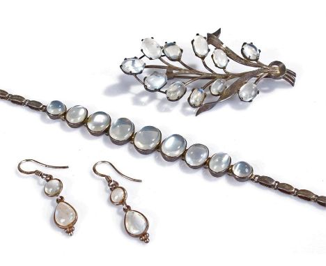 Moonstone and opal jewellery, to include a brooch in the form of a flower, a moonstone bracelet and apair of opal earrings, (