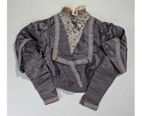 Victorian blouse, in grey with flower stitched lace trim