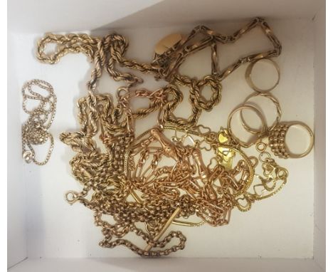 A collection of 9ct yellow gold jewellery items to include a rope necklace and matching bracelet, 4 rings, gate bracelet and 