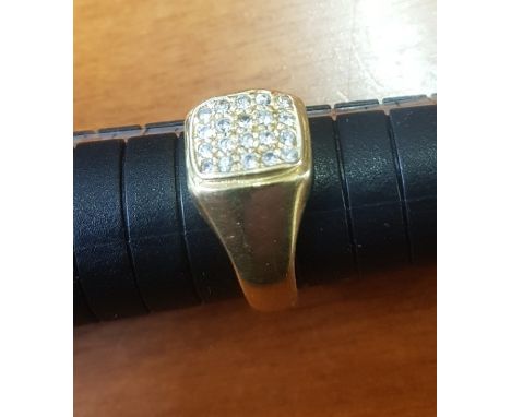 9ct gold ring set with small clear stones, size M/N, weight 4.8g. 