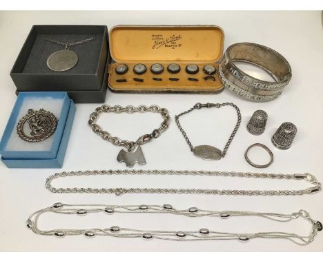 Victorian silver bangle, two silver thimbles, silver and white metal chains, pendants, a silver ring and a set of vintage mot
