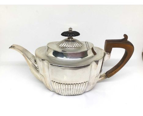 Victorian silver bachelor's teapot, of quatrefoil form with reeded decoration, Sheffield 1891 (Harrison Brothers &amp; Henry 