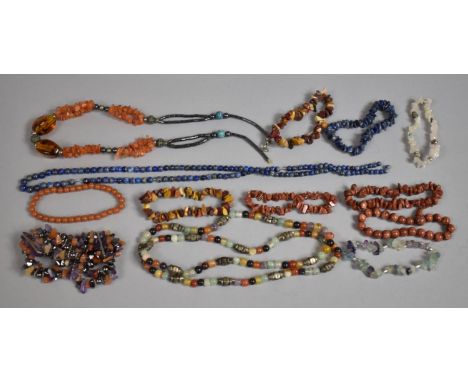 A Collection of Costume Jewellery Necklaces 