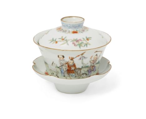 A Chinese famille rose tea cup with stand and coverLate Qing/Republic period - 20th centuryThe cup painted to the exterior wi
