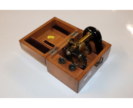An E. Leitz Wetzlar microscope in case 
