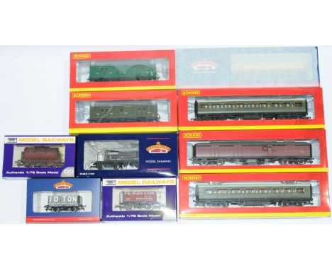 Hornby, Dapol &amp; Bachmann a boxed OO Gauge group to include Hornby R4531 BR 61ft full brake Coach, Bachmann 33-830B 25ton 