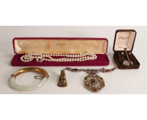 Collection of jewellery including jade (or similar) and silver gilt oriental bangle, cultured pearls with silver clasp, 9ct g