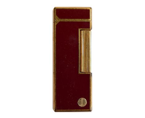 Red Dunhill lighter in orginal box, not tested. 