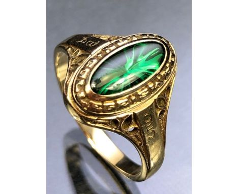 10ct Gold ring in the marquise style with interesting starburst effect green stone 9.6 x 4.3mm size 'N' &amp; 4.5g