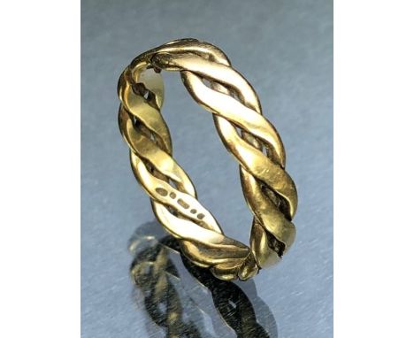 9ct Gold twisted design ring size 'Q' &amp; 3.2g