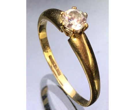 9ct Gold ring set with CZ size 'O' and approx 1.5g