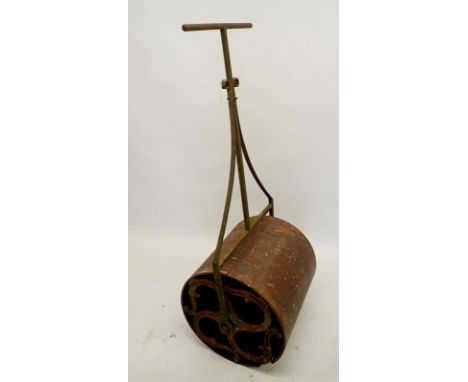 A Coalbrookdale cast iron garden roller, crack to roller 
