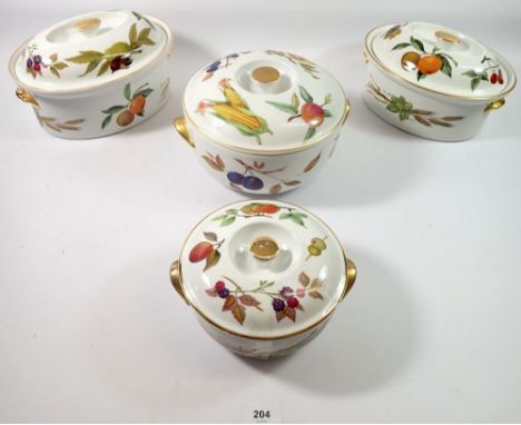 Four Royal Worcester Evesham tureens with lids, largest 22cm diameter 