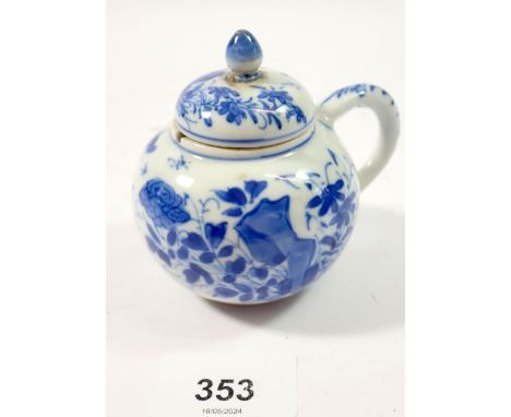 A late 18th century Japanese blue and white incense pot with incised lid, repaired finial, 8cm 