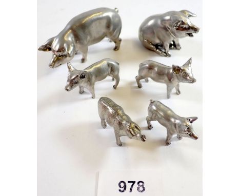 Six metal model miniature pigs, largest 8.5cm 