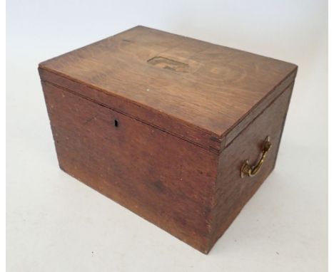 A 19th century two handled oak portable trunk, 38 x 28 x 25cm 