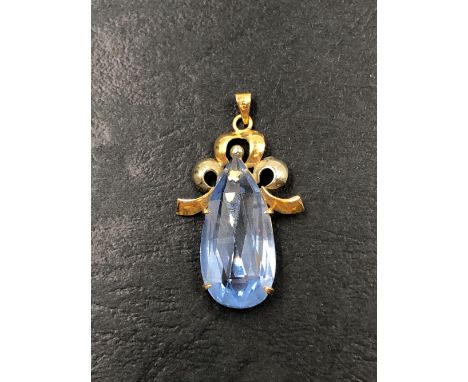 A VINTAGE PEAR CUT PENDANT IN A SCROLL TOP CLAW SET MOUNT. UNHALLMARKED, THE BAIL STAMPED INDISTINCTLY, THE PENDANT ASSESSED 