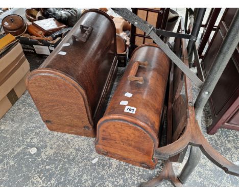 TWO VINTAGE SEWING MACHINES AND A CAKE STAND. 