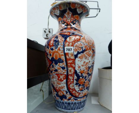 A JAPANESE IMARI VASE AS A LAMP WITH TERRACOTTA TEXTILE SHADE