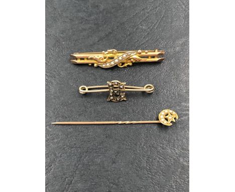 TWO ANTIQUE SEED PEARL BROOCHES AND A STICK PIN. ALL UNHALLMARKED, ALL ASSESSED AS 9ct GOLD. GROSS WEIGHT 4.41grms. 