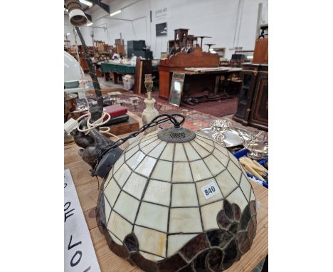 A VINTAGE SPELTER TABLE LAMP, A LEAD GLASS LIGHT SHADE AND ANOTHER LAMP 
