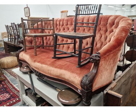 AN IMPRESSIVE LARGE VICTORIAN SHOW FRAME SOFA. 