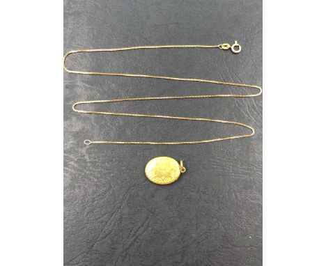 AN ANTIQUE OVAL PORTRAIT LOCKET AND AN ASSOCIATED BOX LINK CHAIN. THE LOCKET ENGRAVED JENNETTE, UNHALLMARKED, ASSESSED AS 18c