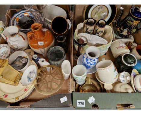 A GROUP OF VARIOUS DECORATIVE CHINA WARES TO INCLUDE SYLVAC, POOLE, ORNAMENTAL WARES, BRASS SMALL TRAYS ETC. 