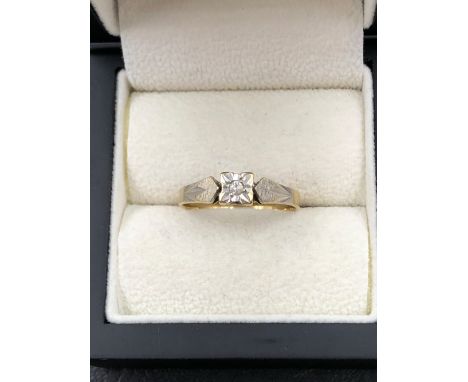 A VINTAGE 9ct HALLMARKED GOLD DIAMOND SET RING, DATED 1976. FINGER SIZE U. WEIGHT 2.82grms. 
