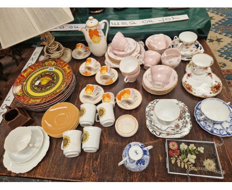 GRAYS POTTERY COFFEE SET, VARIOUS TEA WARES, A HUMMELL TABLE LAMP, VERSACE PATTERN PLATES ETC.