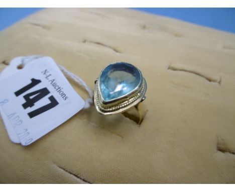 A 14ct gold blue stone ring, size O