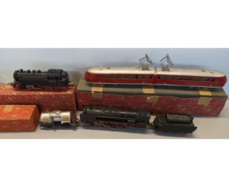 A small collection of Marklin 00 gauge to include a HR800 locomotiveLocation: 