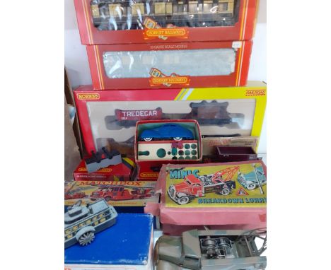 Hornby 00 gauge model carriages, a Railroad set and rolling stock, all in original boxes, together with a boxed Matchbox Merr