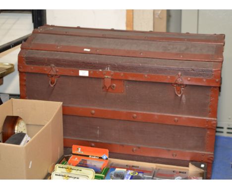VINTAGE TRAVEL TRUNK     