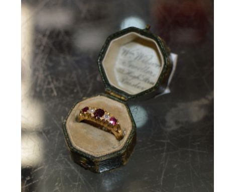 18 CARAT GOLD RUBY STYLE RING WITH DIAMOND CHIPS     