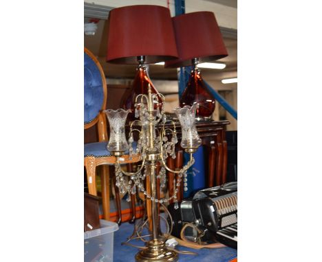 PAIR OF MODERN 3 POINTED GLASS LAMPS, 3 POINT LIGHT     