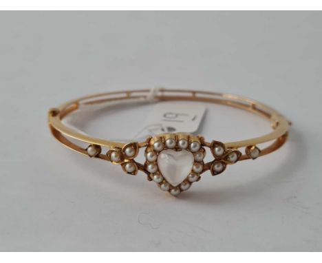 A MOONSTONE PEARL &amp; HEART GOLD BANGLE 10.5g inc