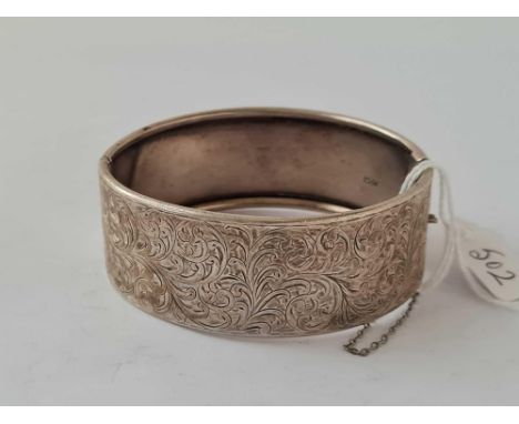 Good wide silver engraved hinged bangle 40gms