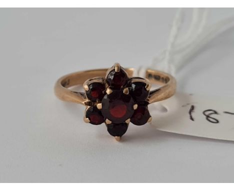 Garnet cluster ring 9ct Size O 2.7 gms