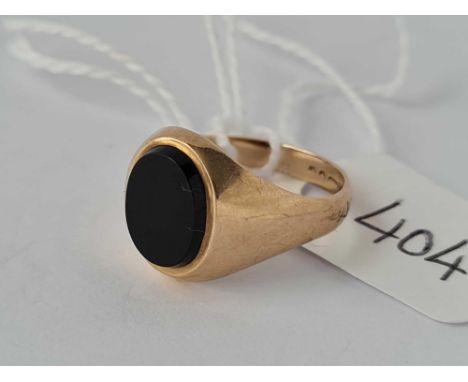 Small onyx 9ct signet ring size K 2.1