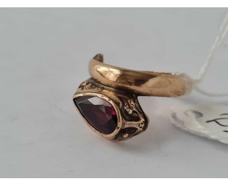 A snake ring with pear shaped gem stone in 9ct size P ½  3.8g