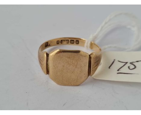 A gents 9ct signet ring Birm 1934  size R  3g