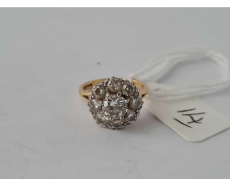 GOOD DIAMOND CLUSTER RING IN 18CT GOLD SIZE G