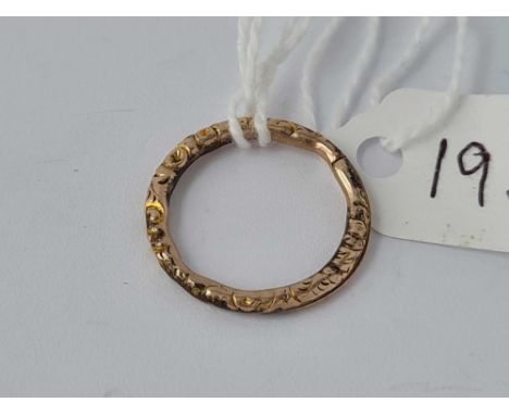 Fancy gold split ring Size G