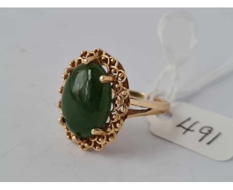 A greenstone 14ct gold dress ring size P