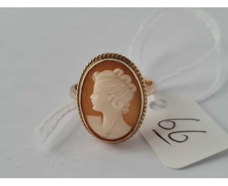 A shell cameo vintage 9ct ring size L 3.6g