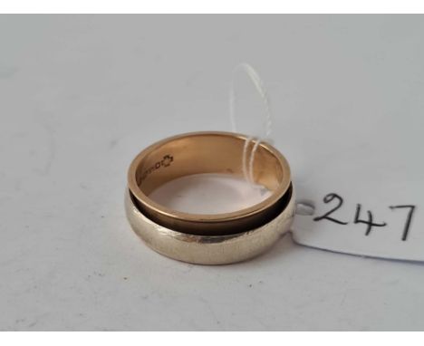 Two colour ring spinning ring 9ct sie N 4.4g