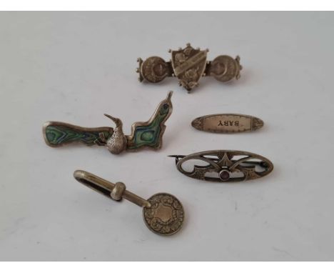 5 x vintage brooches