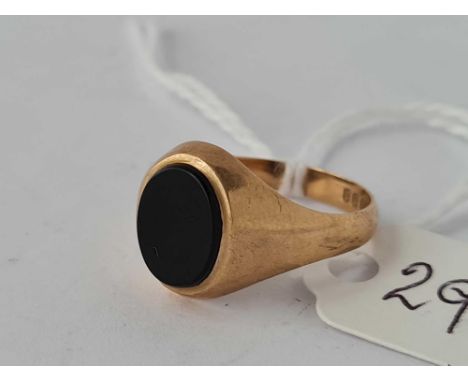 Gents Onyx signet ring 9ct size M 2.2gms