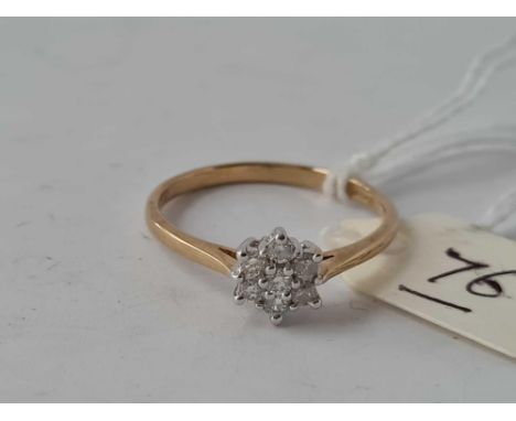 Diamond daisy cluster ring in 9ct size T 2.3g inc
